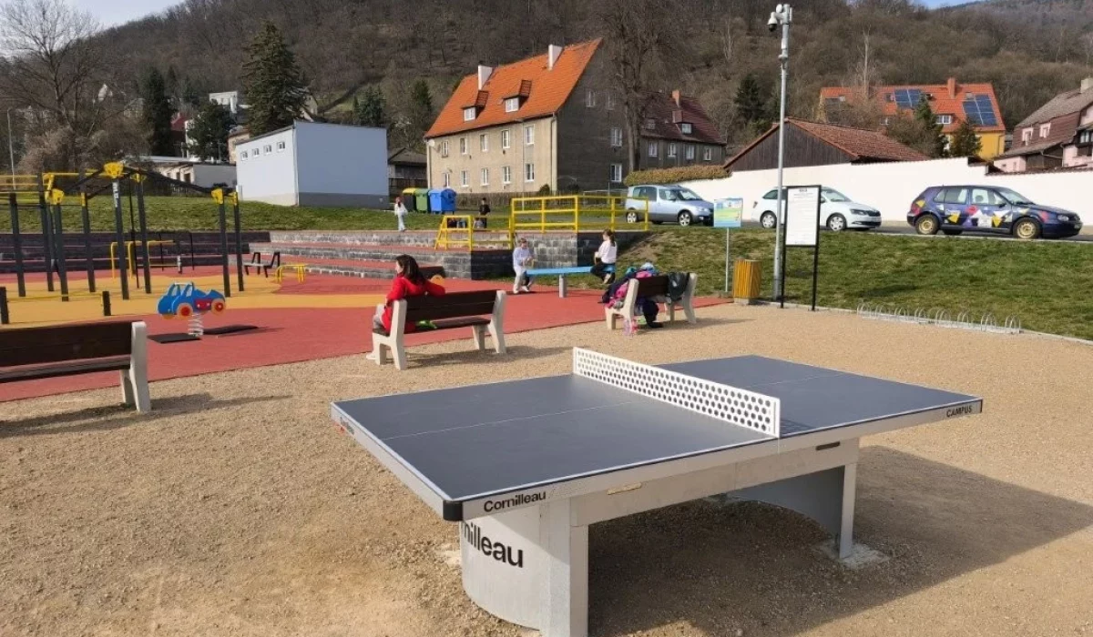 plovárna stůl